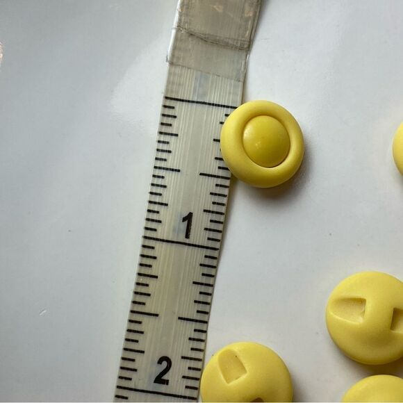 Vintage Bundle Of Yellow Buttons - Picture 4 of 4